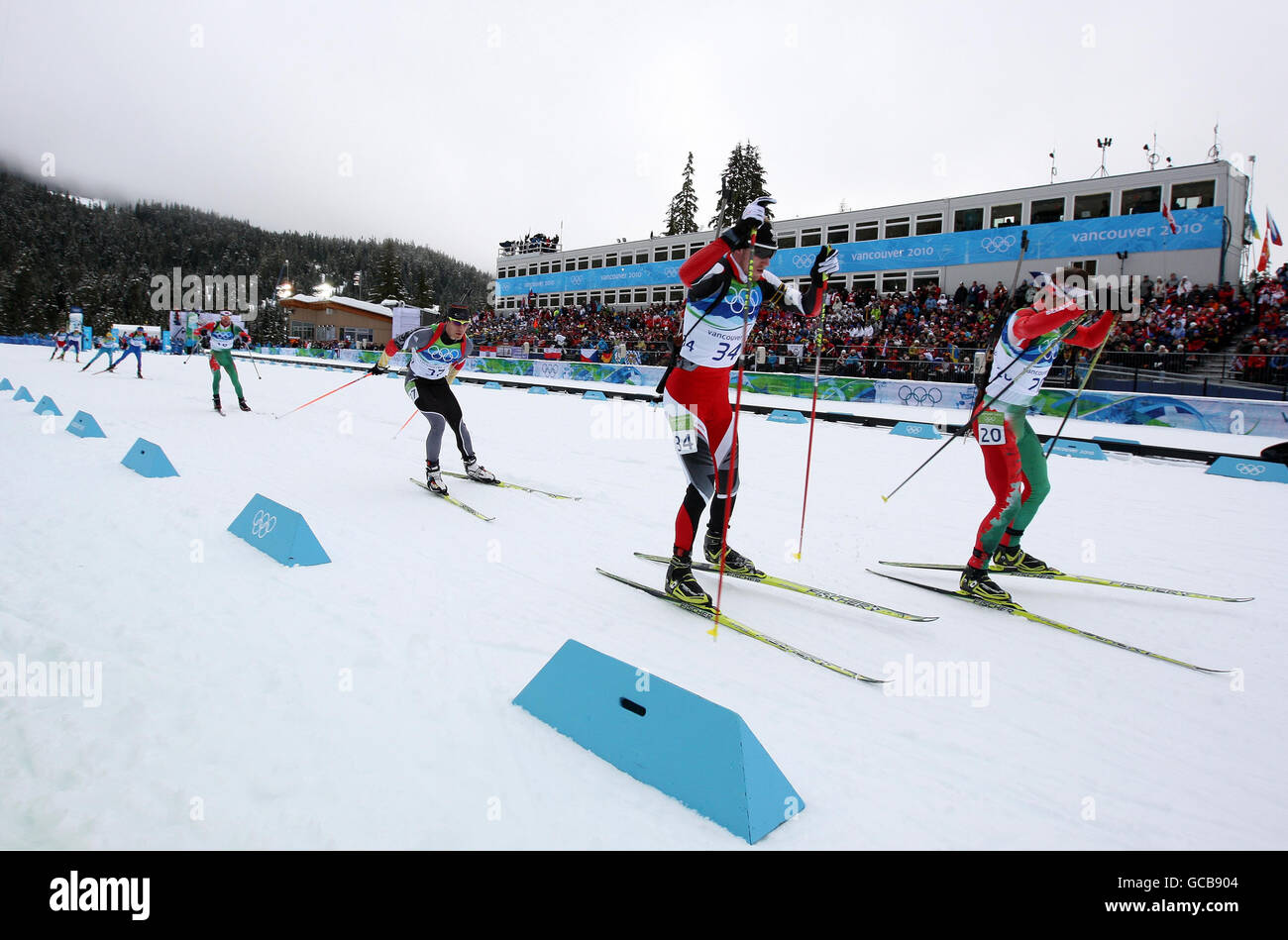 Der Österreicher Dominik Landertinger (LIBB 34) startet im Mens 12,5 km Biathlon Sprint im Whistler Olympic Park, Whistler, Kanada. Stockfoto