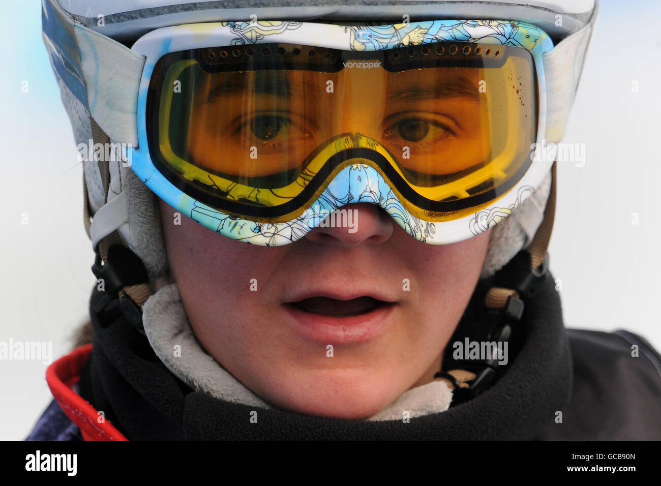 Die britische Zoe Gillings nach ihrem Damen Snowboard Cross Halbfinale auf Cypress Mountain, Vancouver, Kanada. Stockfoto