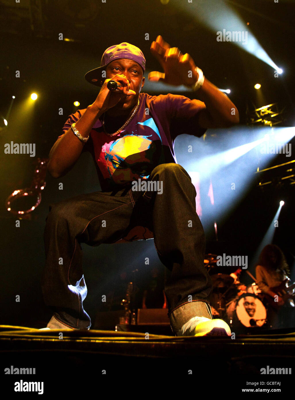 REDAKTEURE BEACHTEN SIE BITTE . KOMMERZIELLE NUTZUNG NUR MIT VORHERIGER ZUSTIMMUNG. KONTAKTIEREN SIE PA FÜR WEITERE INFORMATIONEN. Dizzee Rascal tritt auf der Bühne in der Manchester Evening News Arena in Manchester auf. Stockfoto