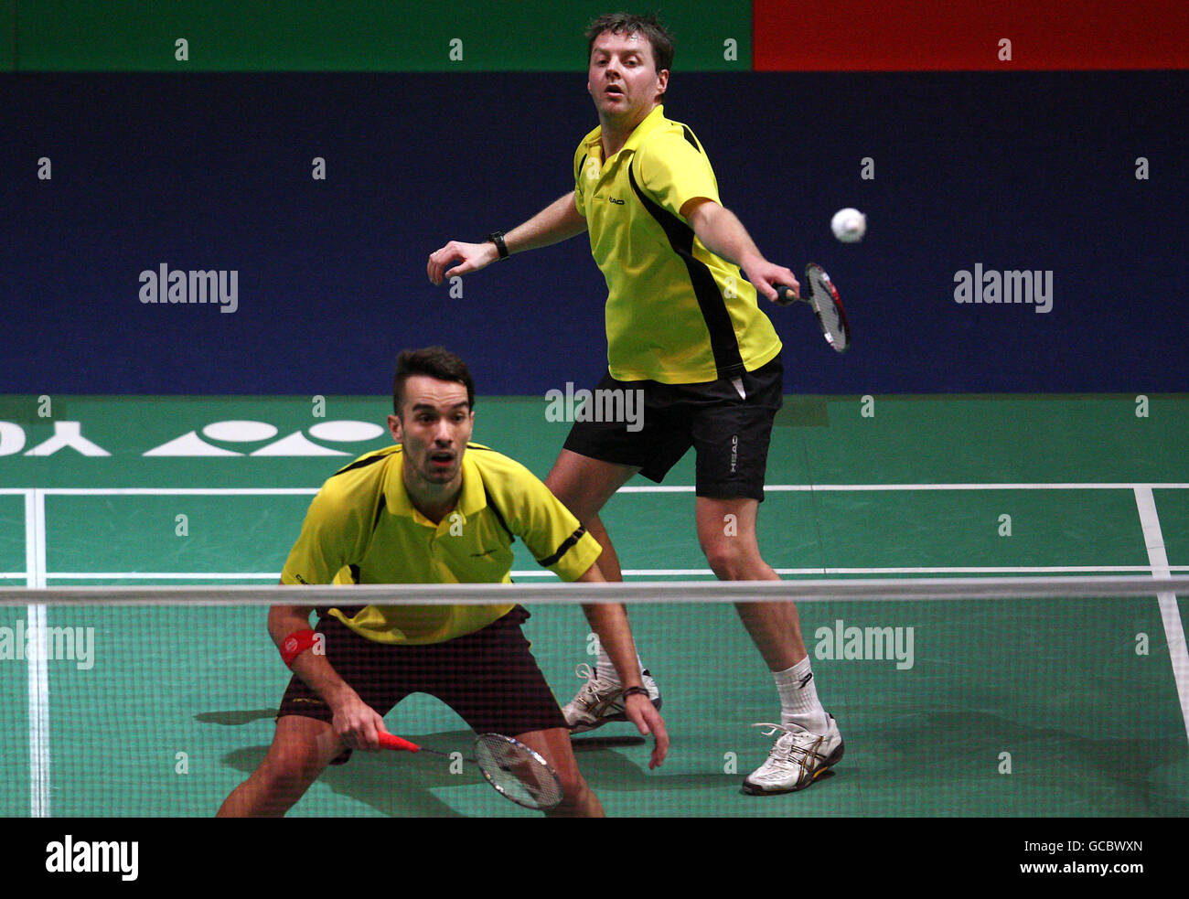 Die Briten Anthony Clark und Nathan Robertson (L) in Aktion Gegen die chinesischen Zhengdong Guo und Chen Xu am dritten Tag Der Yonex All England Open Championships 2010 bei der National Indoor Arena in Birmingham Stockfoto