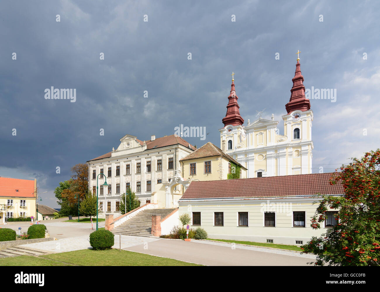 Wullersdorf Kirche St. Georg, Hauptplatz Österreich Niederösterreich, untere Österreich-Weinviertel Stockfoto