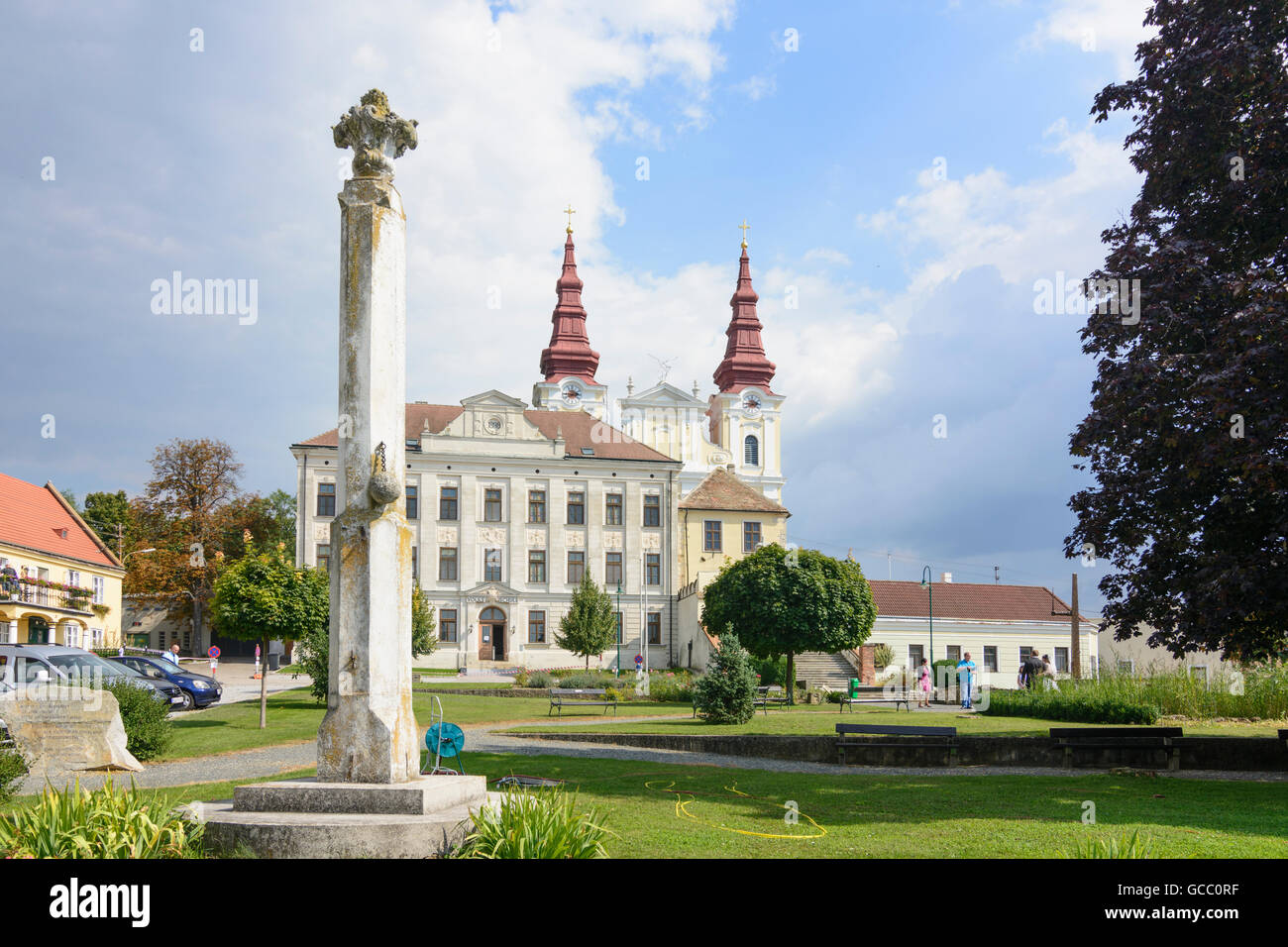 Wullersdorf Kirche St. Georg, Hauptplatz Österreich Niederösterreich, untere Österreich-Weinviertel Stockfoto