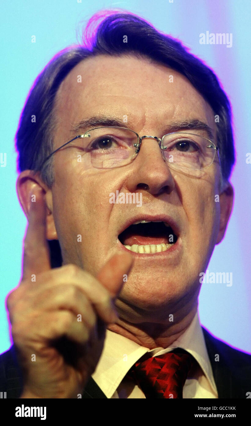 Wirtschaftsminister Lord Mandelson spricht bei der jährlichen Konferenz der Föderation der Kleinunternehmen im Aberdeen Exhibition and Conference Centre in Schottland. Stockfoto
