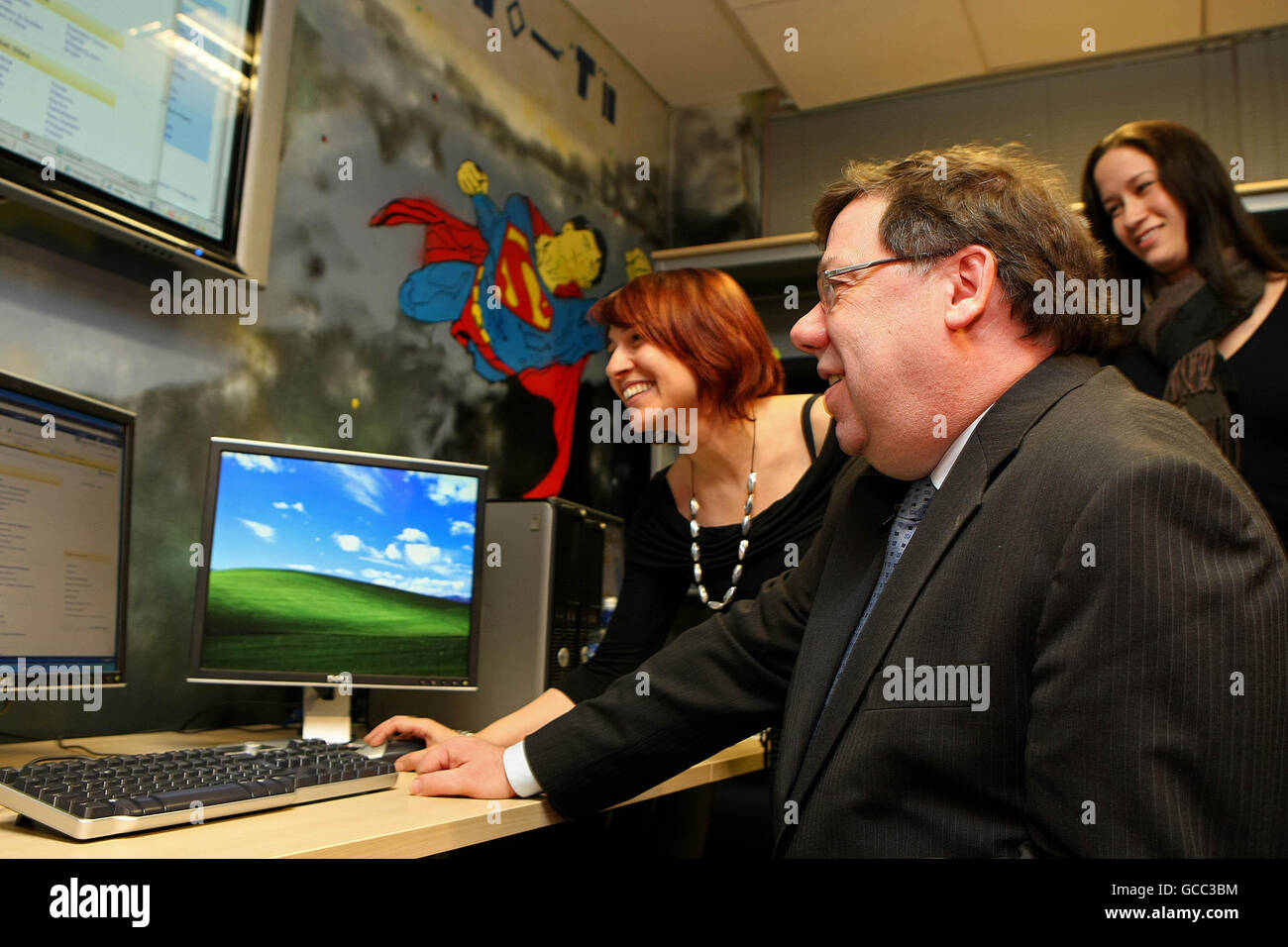 Taoiseach Brian Cowen am europäischen eBay-Hauptsitz in Dublin, wo er bekannt gab, dass das Unternehmen 150 neue Arbeitsplätze schaffen werde. Stockfoto