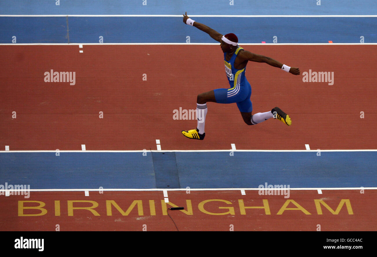 Leichtathletik - Aviva International - National Indoor Arena. Der britische Phillips Idowu im Dreifachsprung der Männer Stockfoto