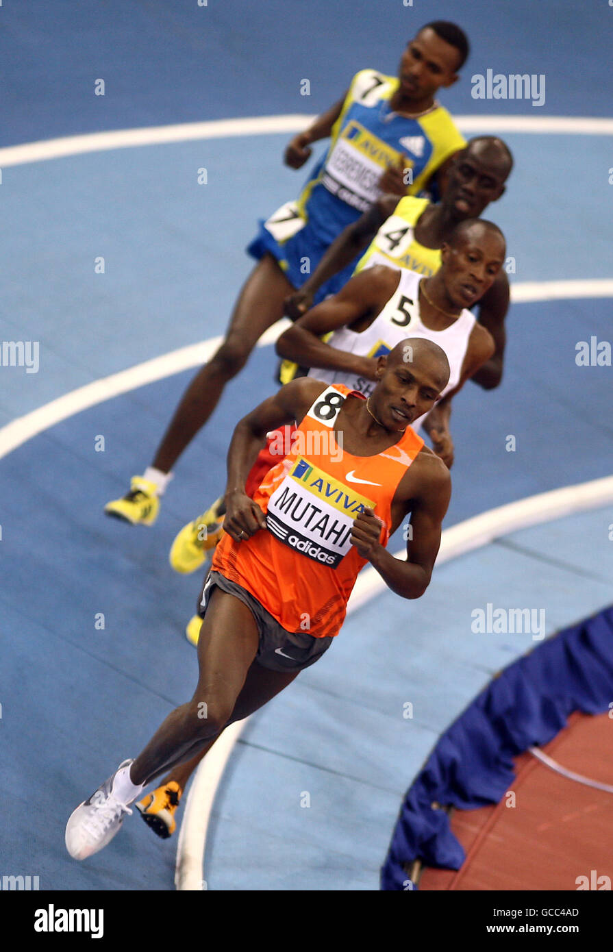 Der Kenianer Sammy Mutahi führt die Konkurrenz um die Ecke an Die Männer 3000m Stockfoto