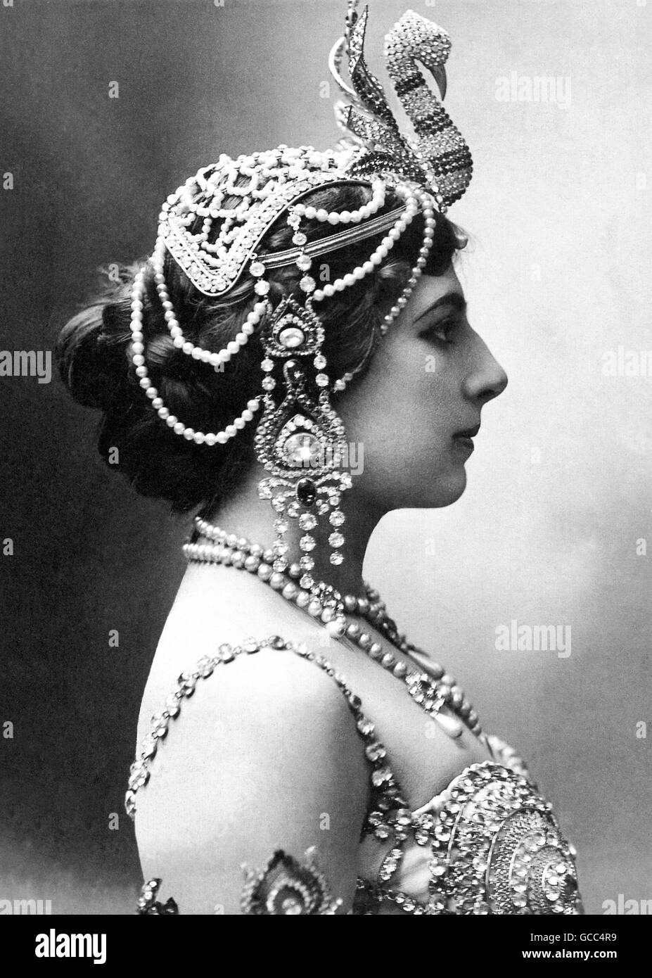Mata Hari, Künstlername von Margaretha Geertruida MacLeod (1876 – 1917), Foto-c.1910. Stockfoto