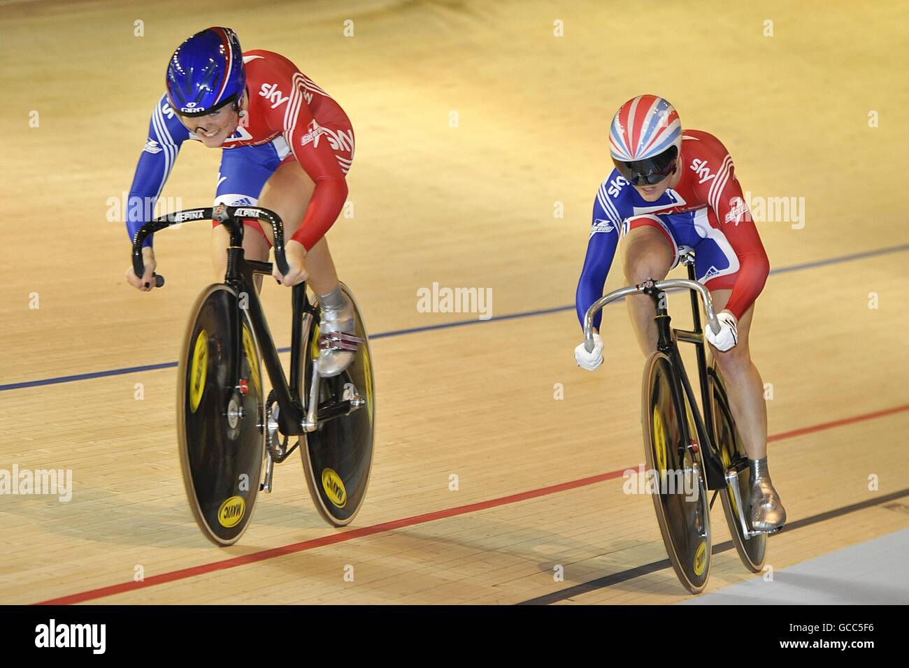 Die britische Victoria Pendleton (rechts) und Jess Lackierung im Teamsprint Bronzemedaillenfinale während der World Track Cycling Championships in der Ballerup Super Arena, Kopenhagen, Dänemark. Stockfoto