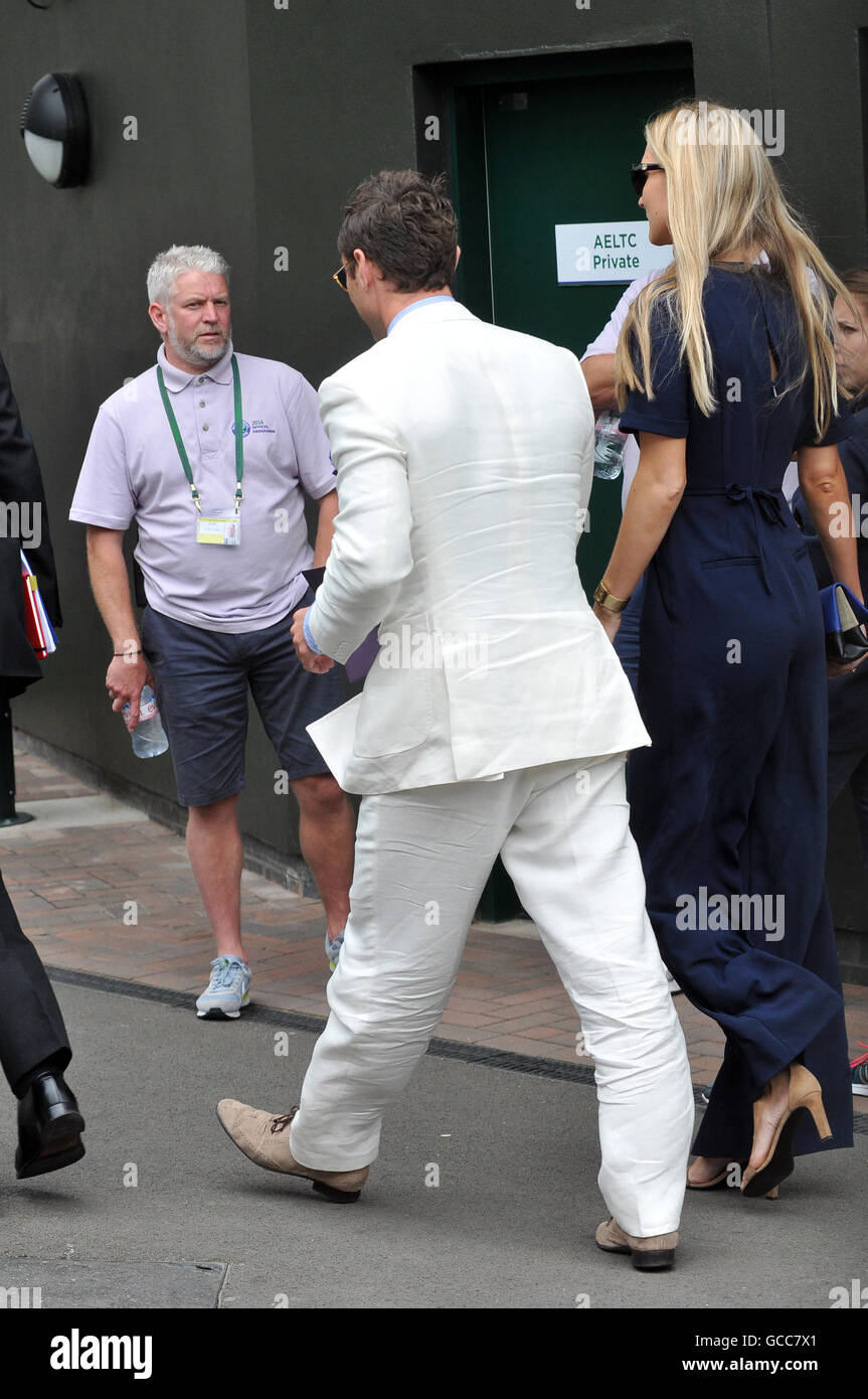 London, UK, 8. Juli 2016, Jude Law kommt für die 2016 Wimbledon Championships in der Wimbledon Lawn Tennis & Croquet Club WLTCC. Bildnachweis: JOHNNY ARMSTEAD/Alamy Live-Nachrichten Stockfoto