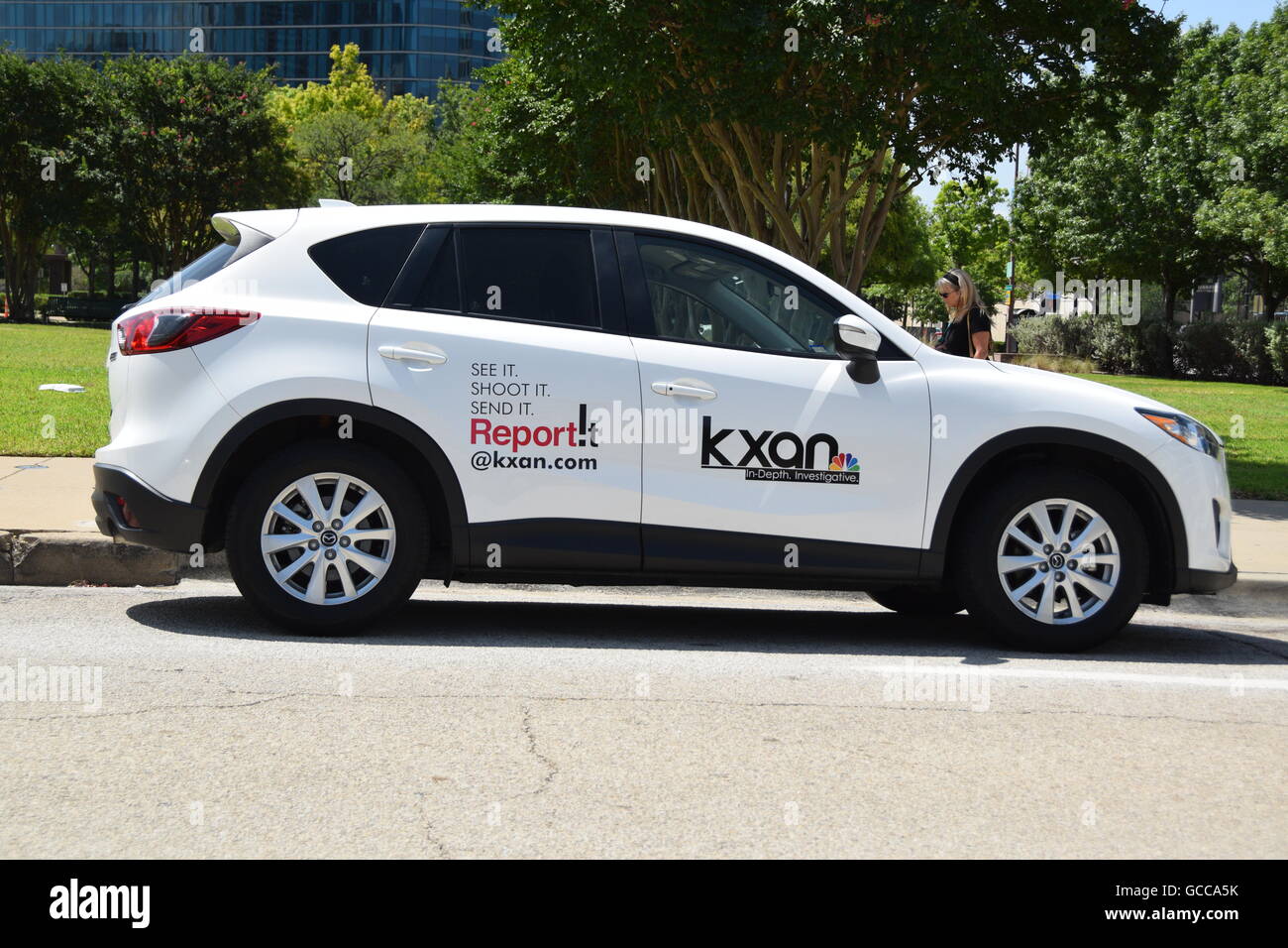 Dallas, Texas, USA. 8. Juli 2016. Aus Stadt Nachrichten können LKW und Transporter gesehen werden rund um die Innenstadt von Dallas am Tag nach fünf Polizisten von einem Scharfschützen erschossen wurden. Bildnachweis: Hum Bilder/Alamy Live-Nachrichten Stockfoto