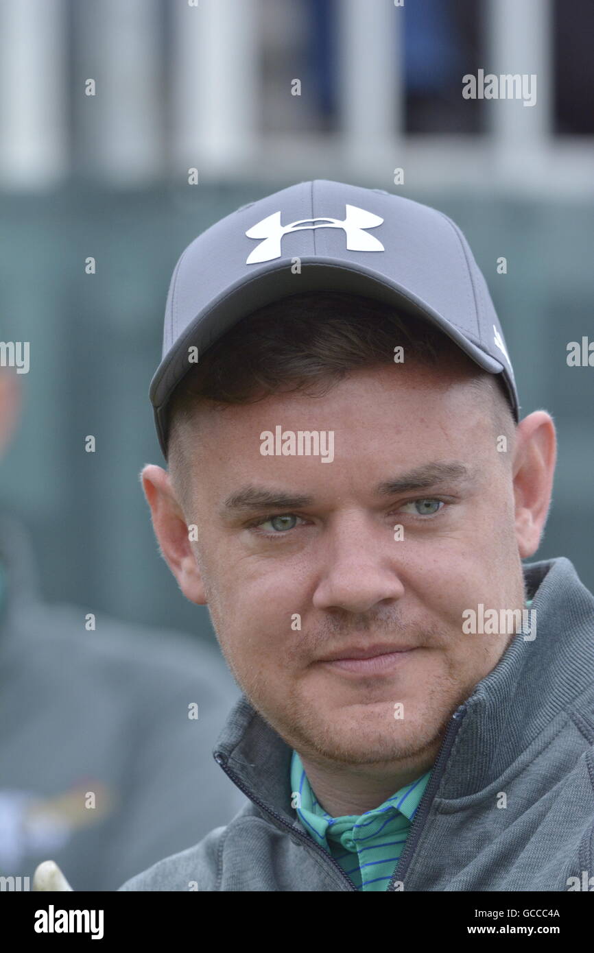 Newport, Wales, UK. 9. Juli 2016. Tag eins von den prominenten Celtic Manor Resort in Newport in Wales, wo TV-Stars aus Wales England Irland Schottland abschlagen. Robert Timoney/AlamyLiveNews. Stockfoto