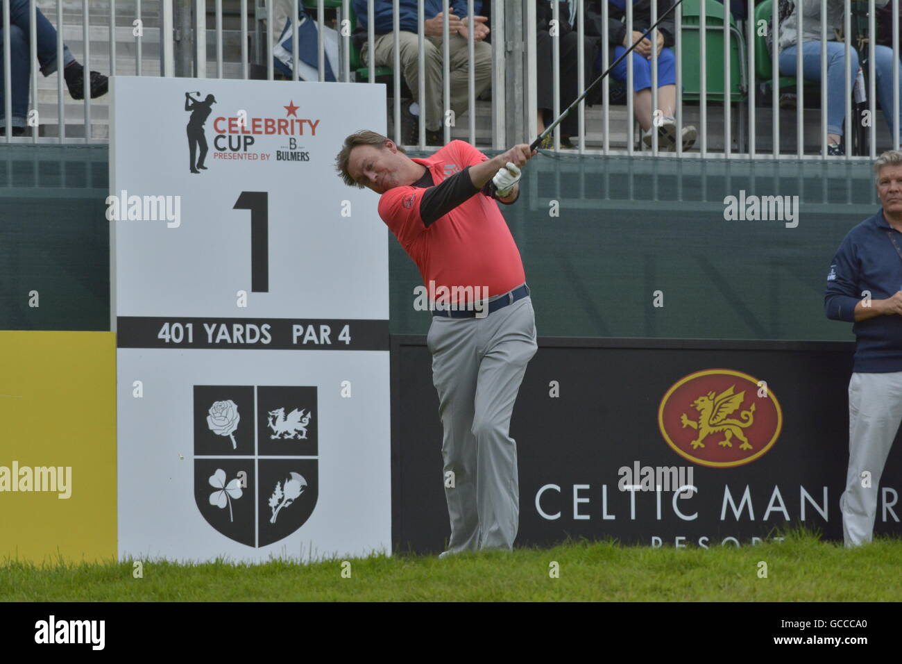 Newport, Wales, UK. 9. Juli 2016. Tag eins von den prominenten Celtic Manor Resort in Newport in Wales, wo TV-Stars aus Wales England Irland Schottland abschlagen. Robert Timoney/AlamyLiveNews. Stockfoto