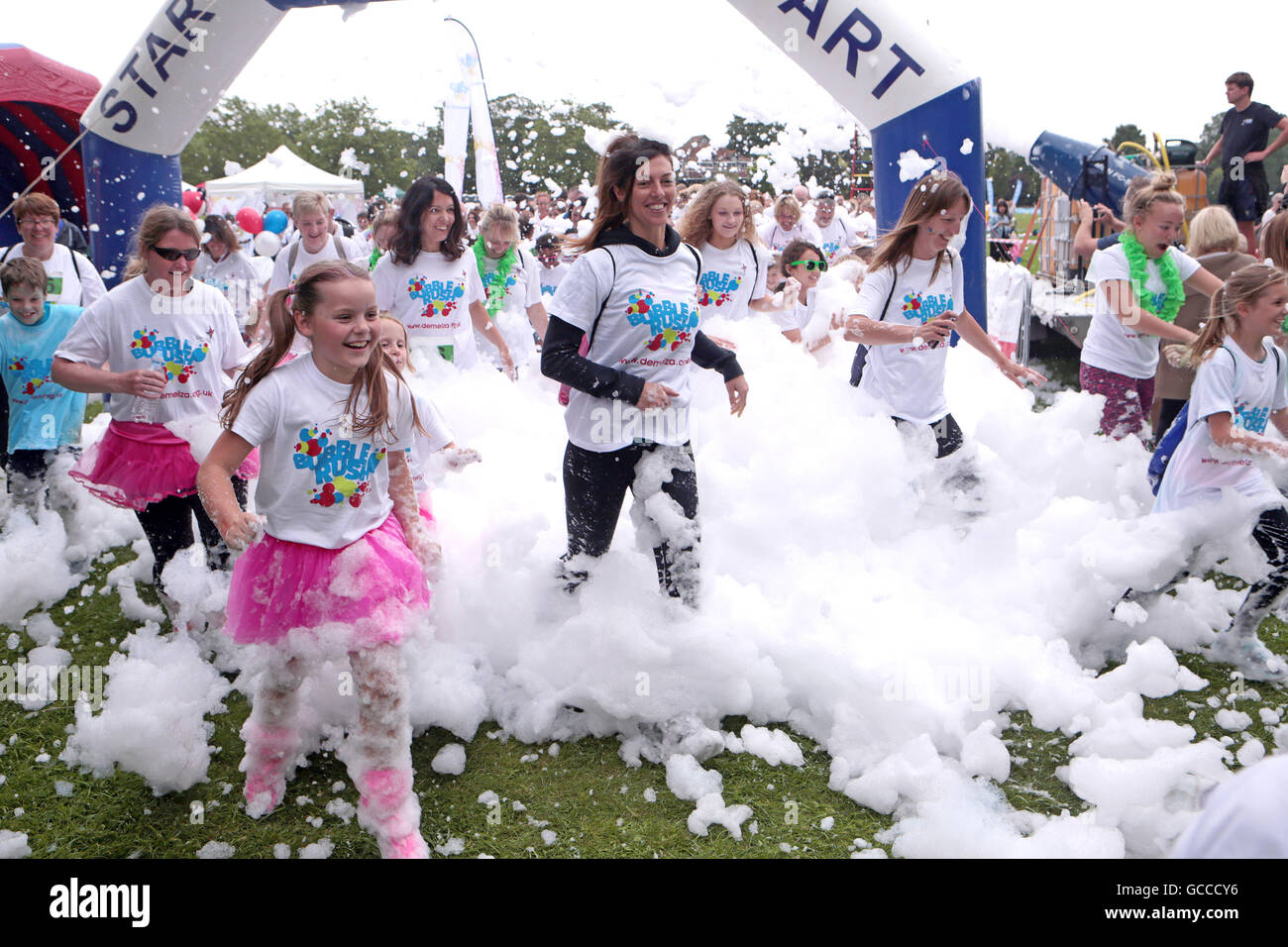 Blase Rush ist ein Charity-Event für Demelza beinhaltet ein Volkslauf nahe Preston Park, Brighton, wo 1500 plus Teilnehmer Stockfoto