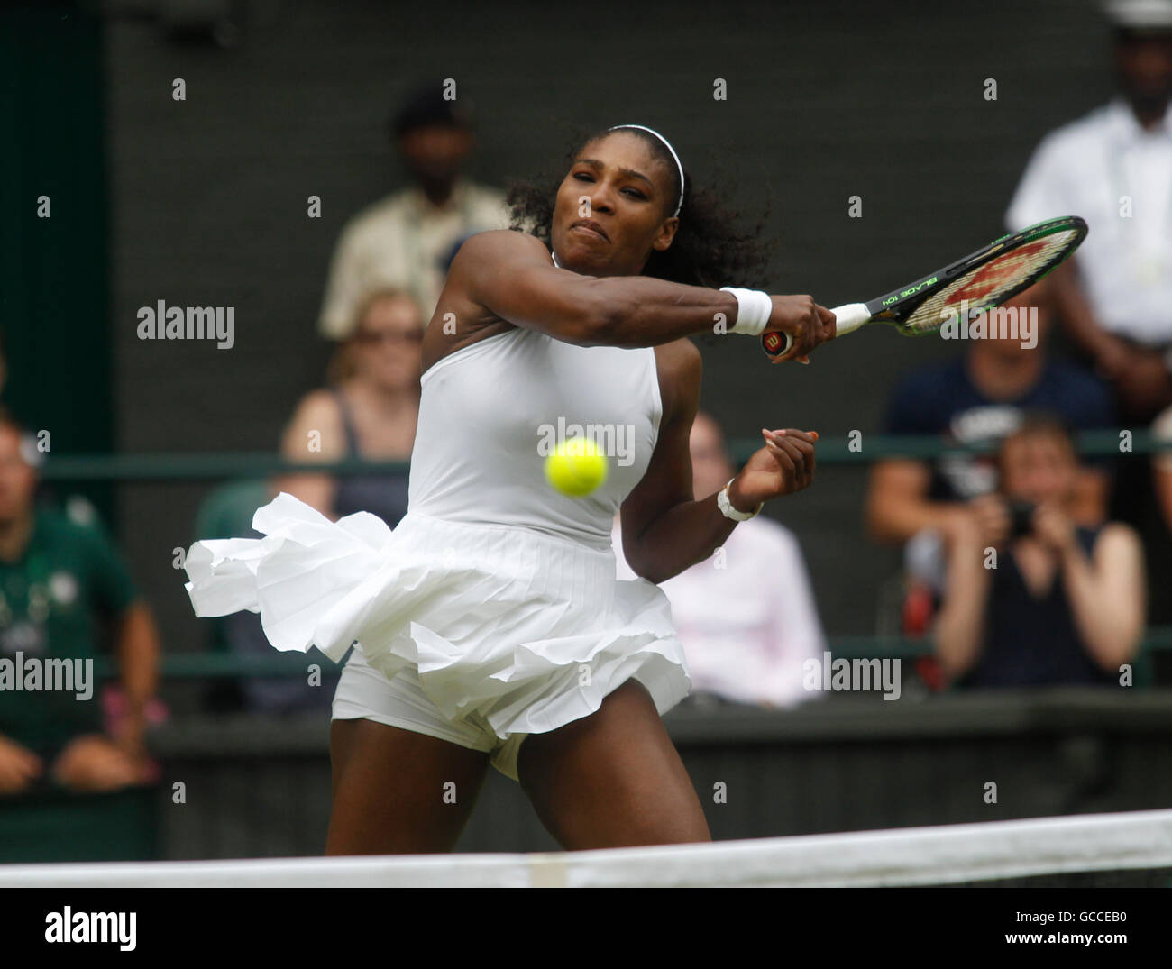 Wimbledon, London, UK. 9. Juli 2016. Wimbledon Tennis Championships Tag 13. Nummer 1 Samen Serena Williams (USA) gewinnt den ersten Satz von ihren Damen Einzel Finale gegen Angelique Kerber (GER). Bildnachweis: Action Plus Sport Bilder/Alamy Live News Stockfoto