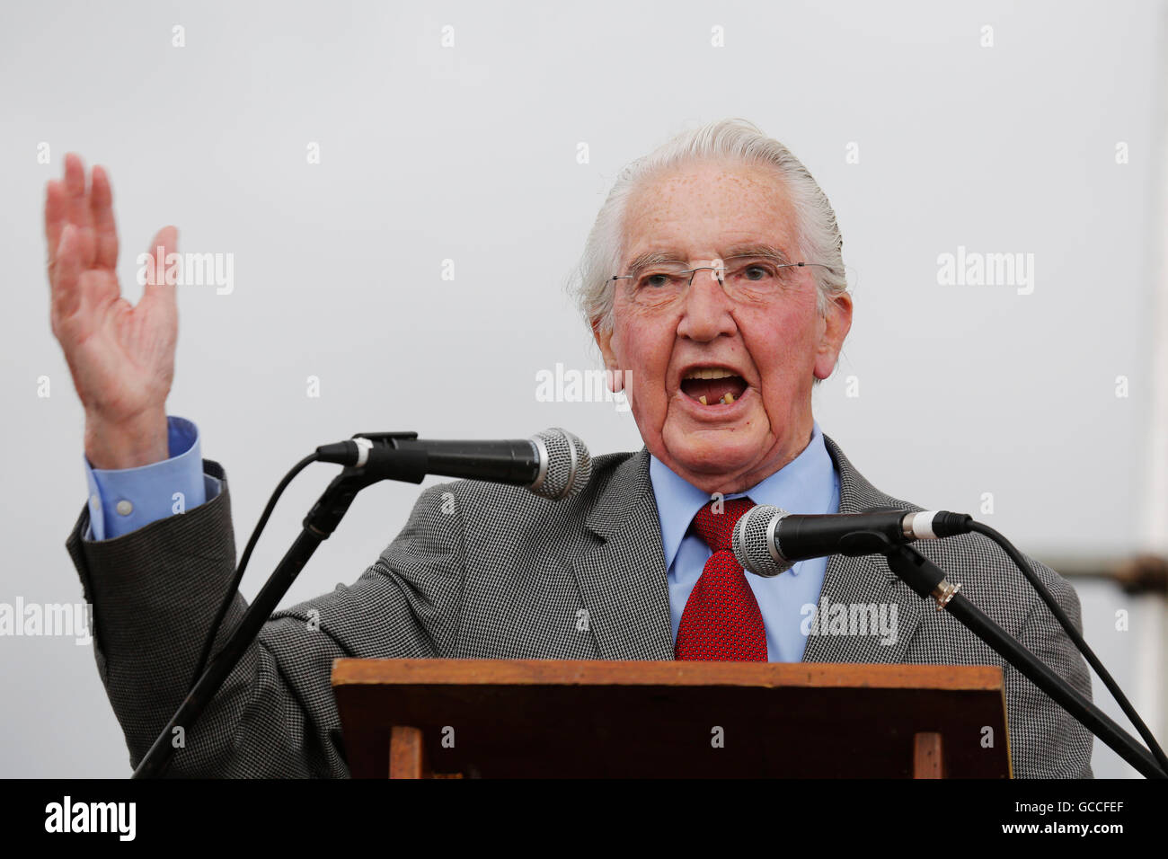 Durham, Großbritannien. 9. Juli 2016. Dennis Skinner, der Labour Partei Parlamentsmitglied für Bolsover, anlässlich der Durham Bergarbeiter Gala in Durham, England. Die 2016 Veranstaltung war das 132. große treffen. Bildnachweis: Stuart Forster/Alamy Live-Nachrichten Stockfoto