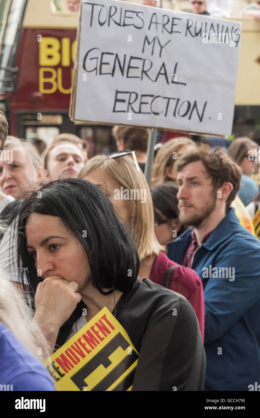 London, UK. 9. Juli 2016. Demonstranten am Downing St gekommen, um das Klima der Angst und des Hasses nach Austritt Stimmen fordern ein Ende zu Sündenböcken von Migranten und Islamophobie zu bekämpfen. Sie wollen Großbritannien Migranten offen zu halten, und für Politik und Medien, die den positiven Beitrag zu erkennen, dass die Migration in das Vereinigte Königreich macht. Peter Marshall/Alamy Live-Nachrichten Stockfoto