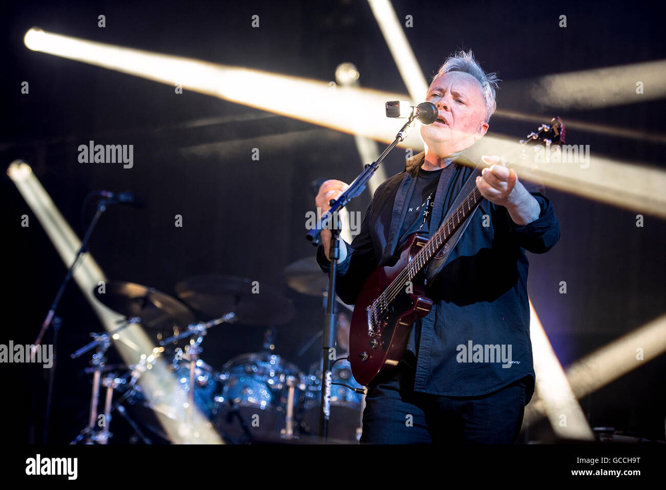 Manchester, UK. 9. Juli 2016. Gillian Gilbert, Tom Chapman, Stephen Morris, Bernard Sumner und Phil Cunningham von New Order ausführen im Castlefield Bowl in Manchester 07.09.2016 Credit: Gary Mather/Alamy Live News Stockfoto