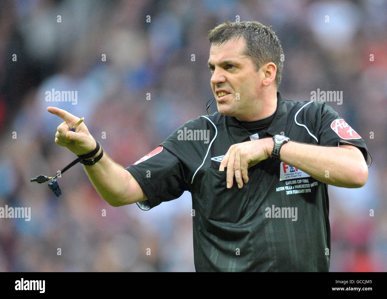 Fußball - Carling Cup - Finale - Manchester United / Aston Villa - Wembley Stadium. Phil Dowd, Schiedsrichter Stockfoto