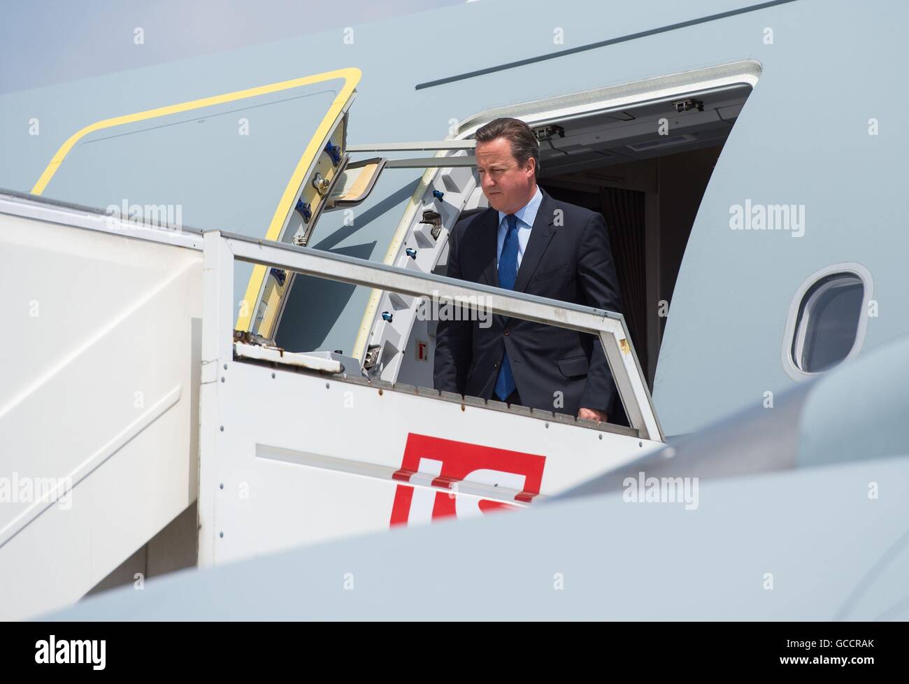Premierminister David Cameron kommt am Warschauer Flughafen Frederic Chopin in Polen vor dem Nato-Gipfel. Stockfoto