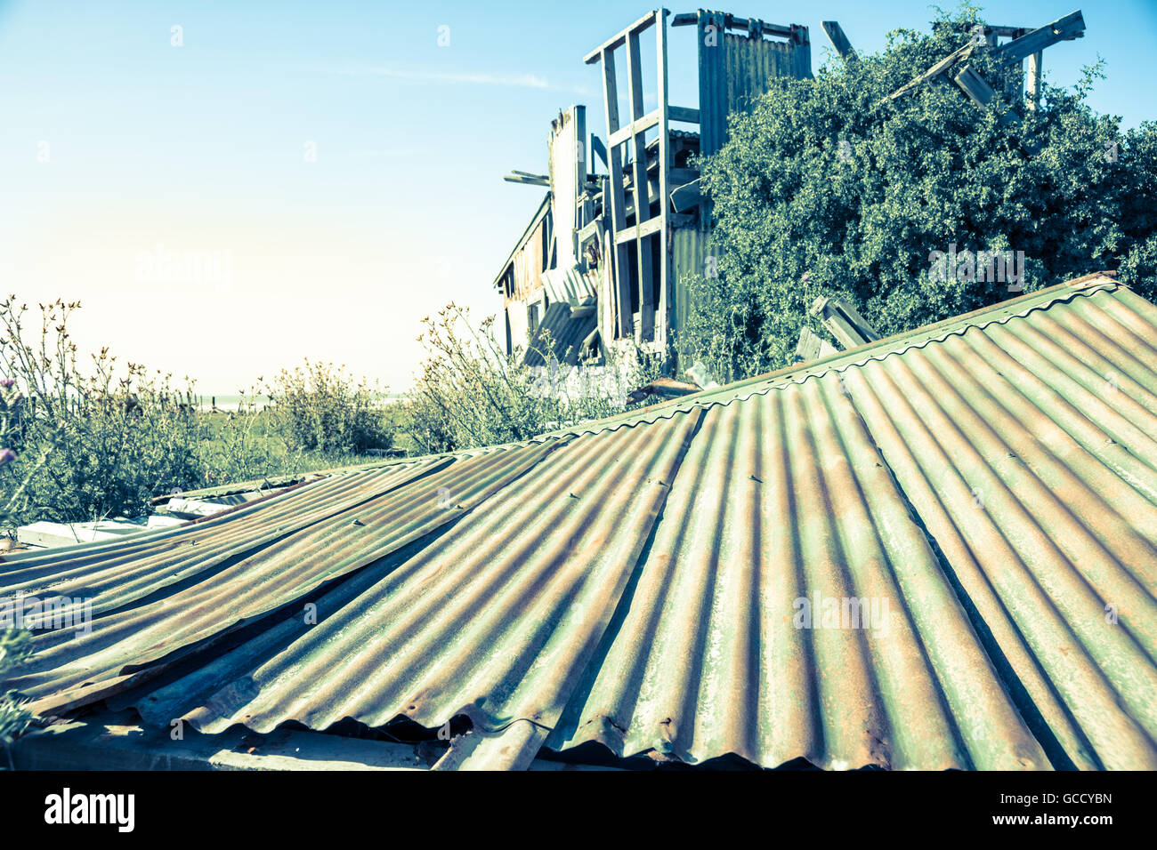 Alten Bildeffekt verfärbt verblasste isoliert Einsturz alte Bausubstanz in Küsten Neuseeland. Stockfoto