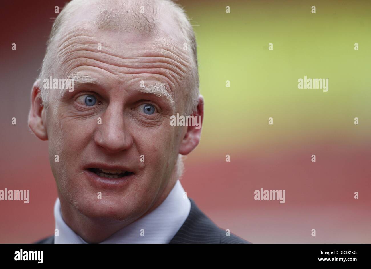 Hull City Temporary Football Management Consultant Iain Dowie spricht nach dem Schlusspfiff mit den Medien. Stockfoto