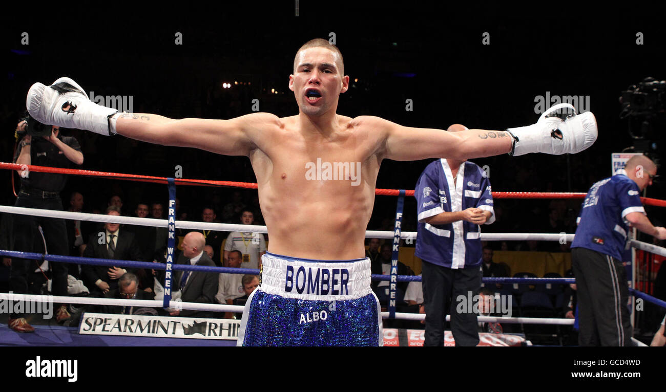 Tony Bellew feiert seinen Sieg beim vakanten Commonwealth Light Schwergewichtstitel in der Echo Arena, Liverpool. Stockfoto