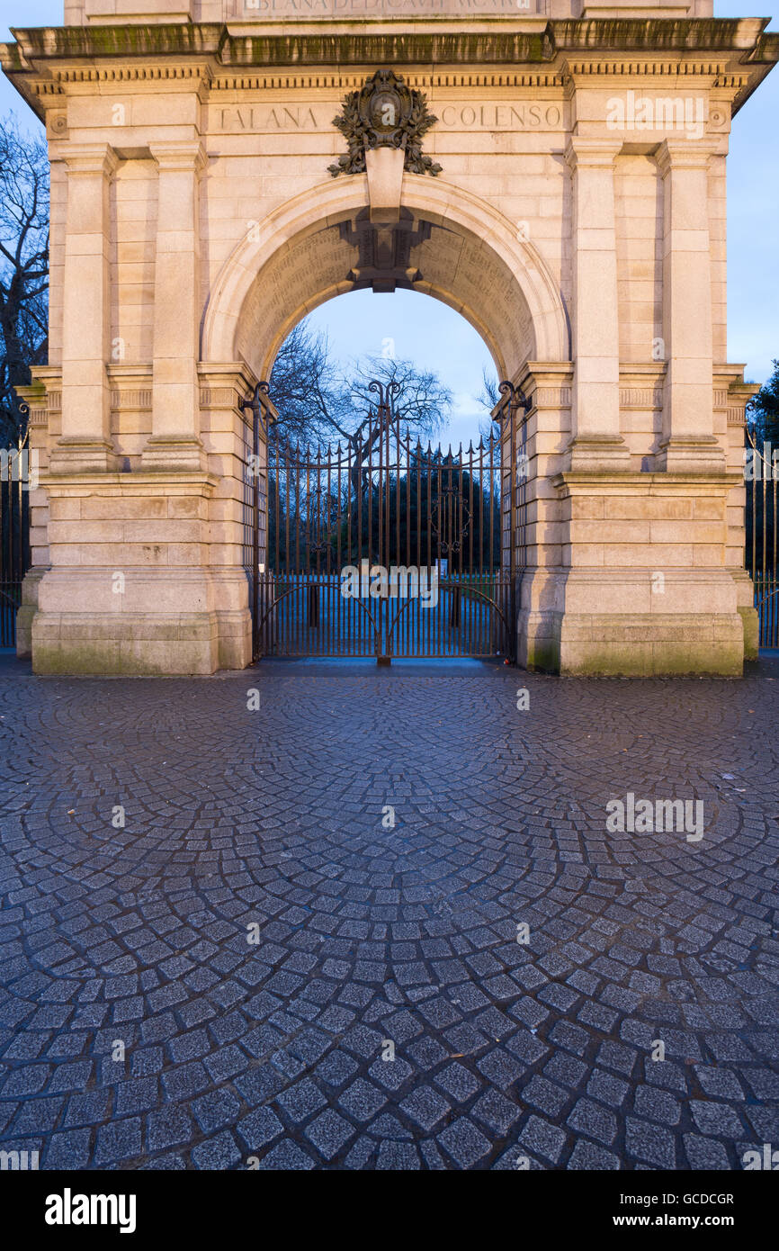 Füsiliere Arch, ein Denkmal, die Bestandteil der Grafton Street Eingang zum St. Stephen Green Park in Dublin, Irland Stockfoto