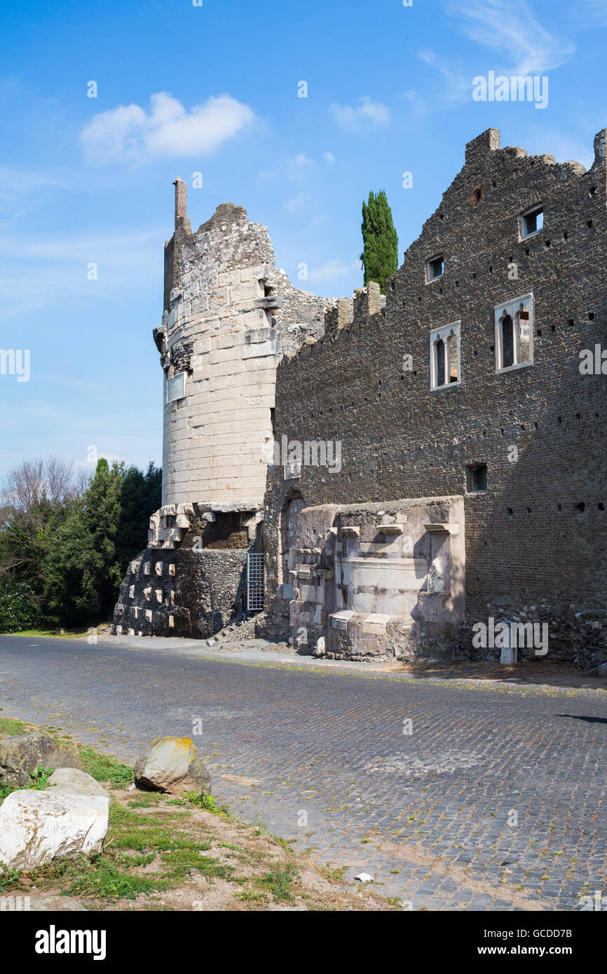 Der berühmten Via Appia in Richtung der Stadt Rom Stockfoto