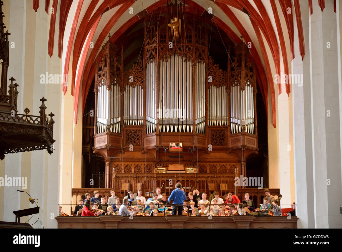 Ansicht der Sauer-Orgel der Thomaskirche, Thomanerchor, ein Chor von 100 jungen im Alter von acht bis 18 Jahren, einmal unter der Leitung von Johann Sebastian Bach, unterstellt Stockfoto