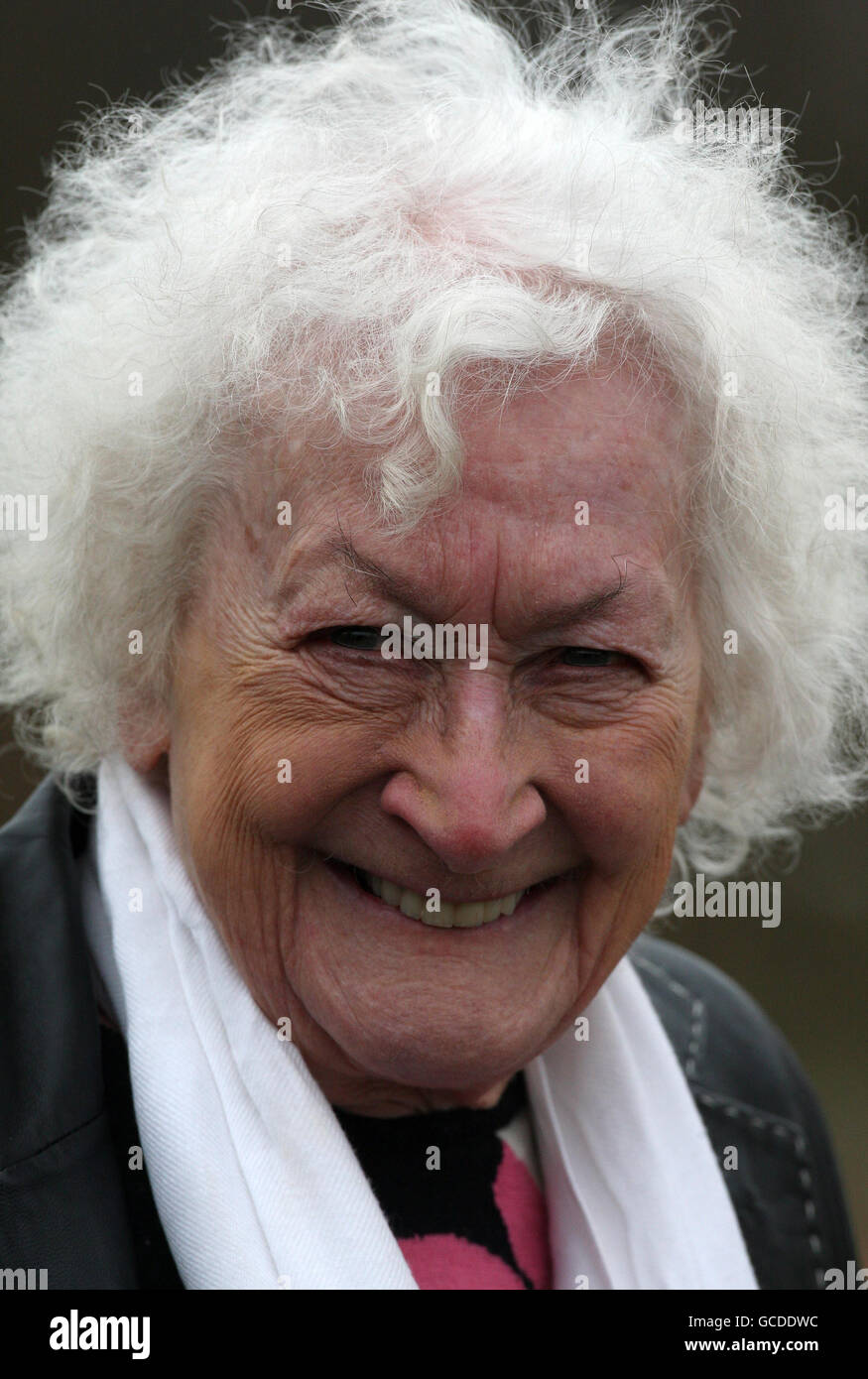 Winnie Ewing nimmt an der Beerdigung des ehemaligen SNP-Führers Billy Wolfe im Holytown Crematorium in Motherwell Teil. Stockfoto