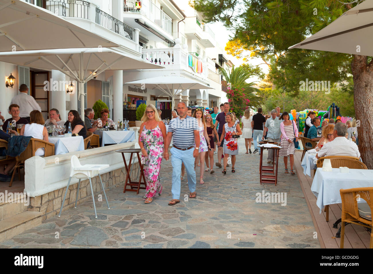 Britische Expats in Europa, die Promenade, Puerto Pollensa, Mallorca (Mallorca), Spanien Europa Stockfoto