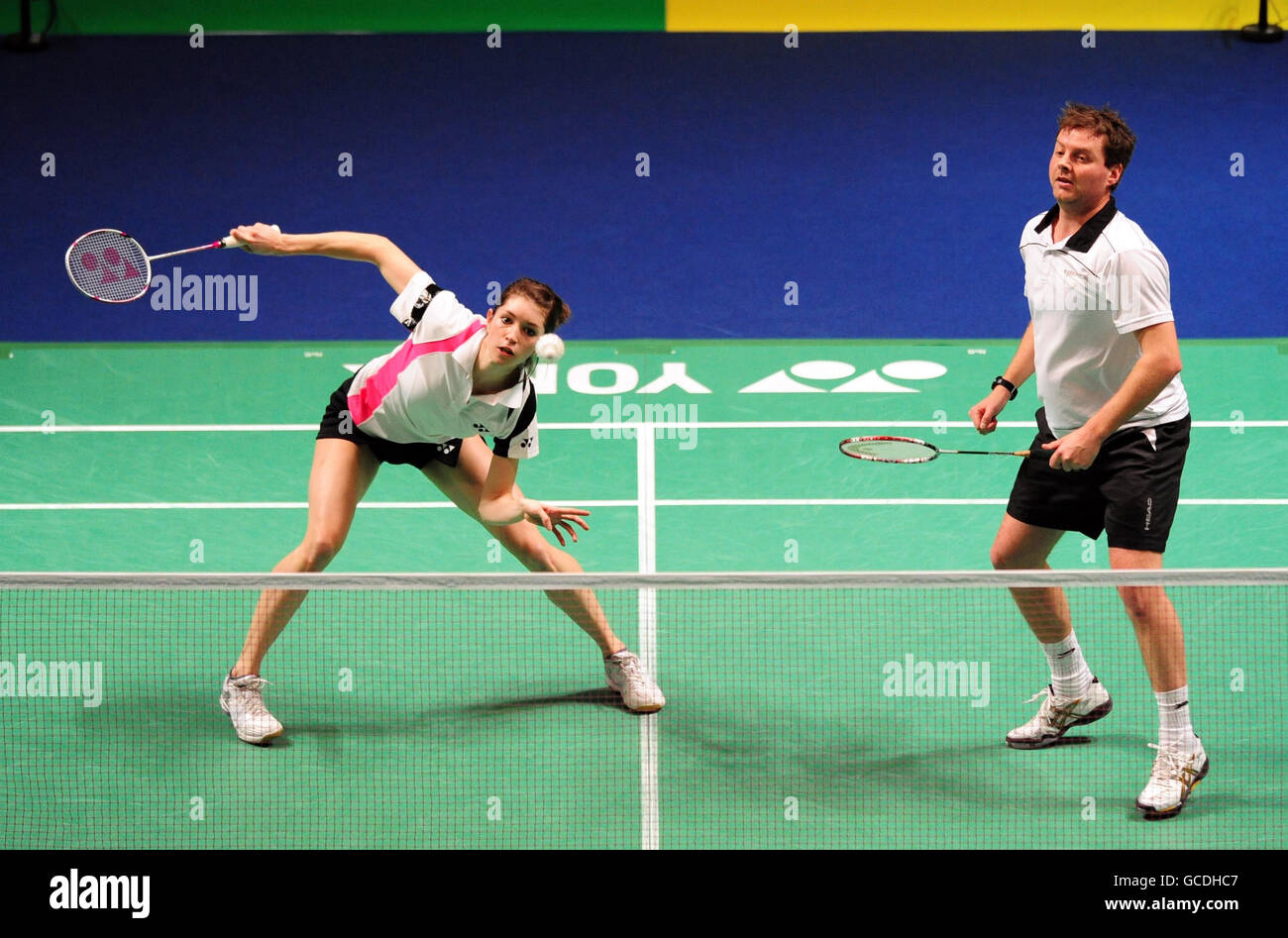 Die Engländer Anthony Clark (rechts) und Heather Olver im Einsatz gegen die Koreaner Yong DAE Lee und Hyo Jung Lee (nicht abgebildet) während der Yonex All England Open Badminton Championships im NIA, Birmingham. Stockfoto