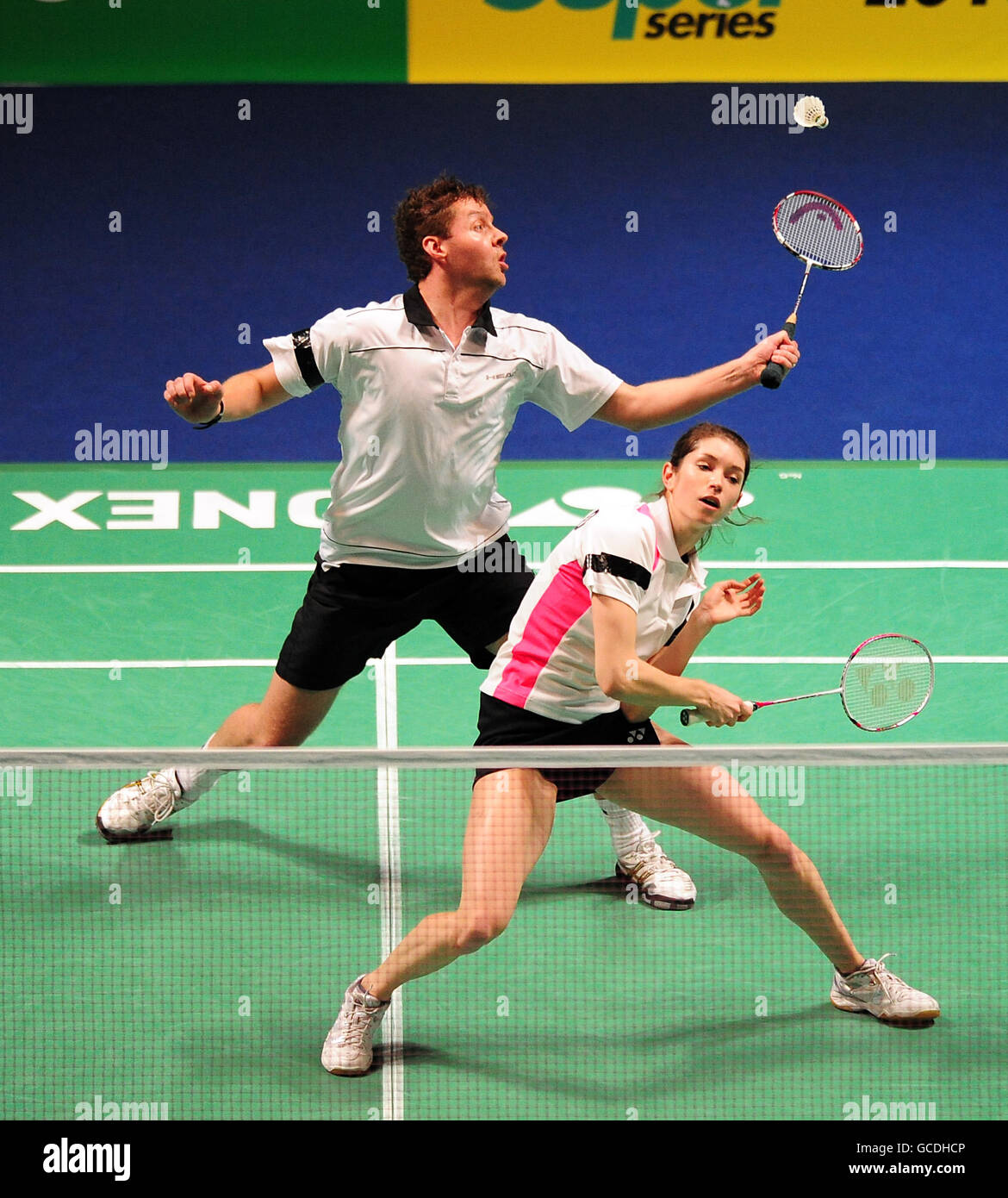 Englands Anthony Clark (TOP) und Heather Olver im Kampf gegen Koreas Yong DAE Lee und Hyo Jung Lee (nicht abgebildet) Stockfoto