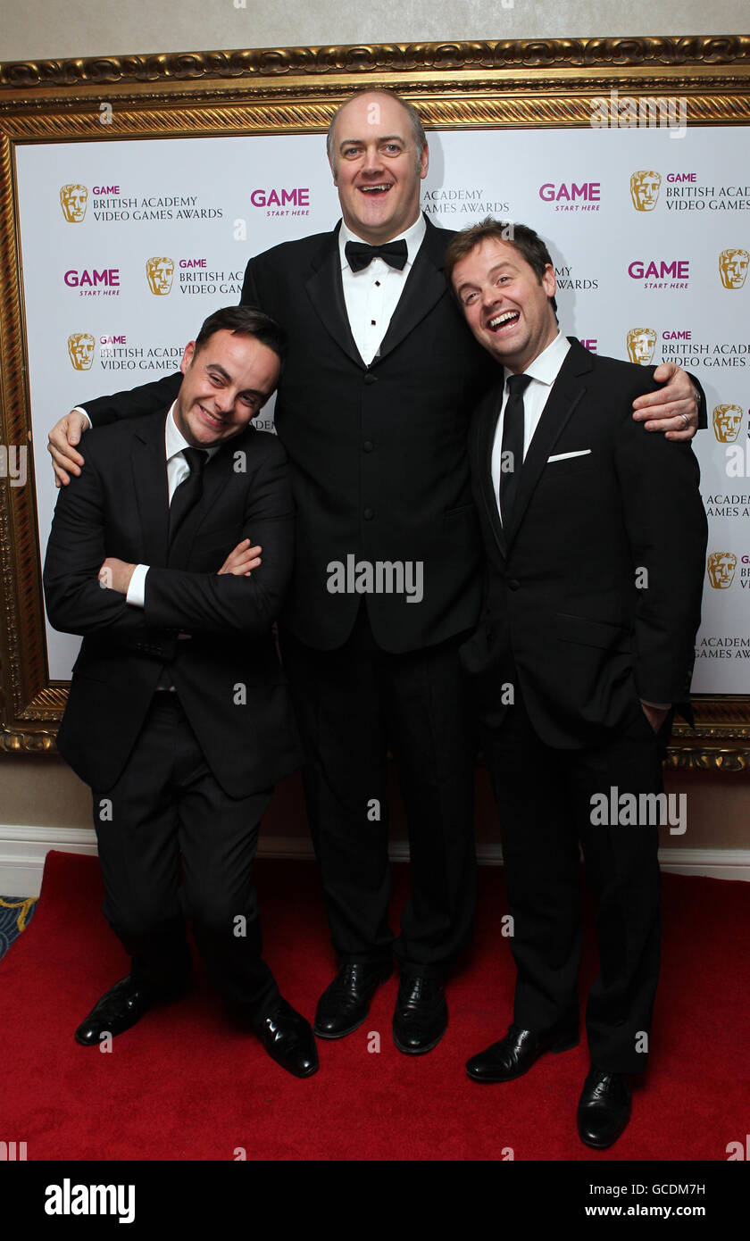 ANT und Dec mit Dara O'Briain bei den Game British Academy Video Games Awards 2010 im London Hilton. Stockfoto