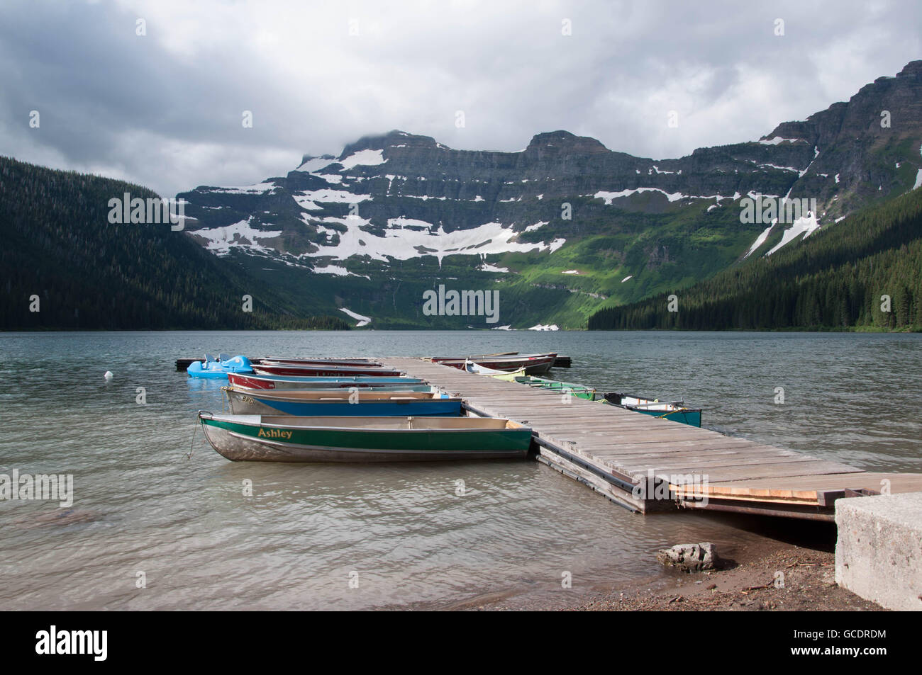 Kanu auf dem Bergsee Stockfoto
