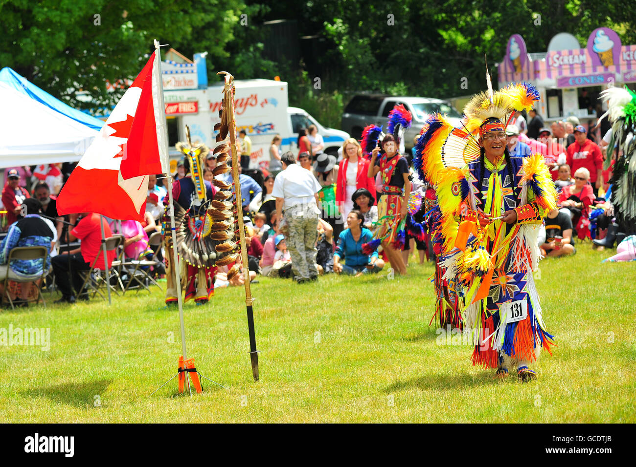 Gebürtiger Kanadier halten ein Pow Wow am Canada Day Feier in der kanadischen Stadt London, Ontario statt. Stockfoto