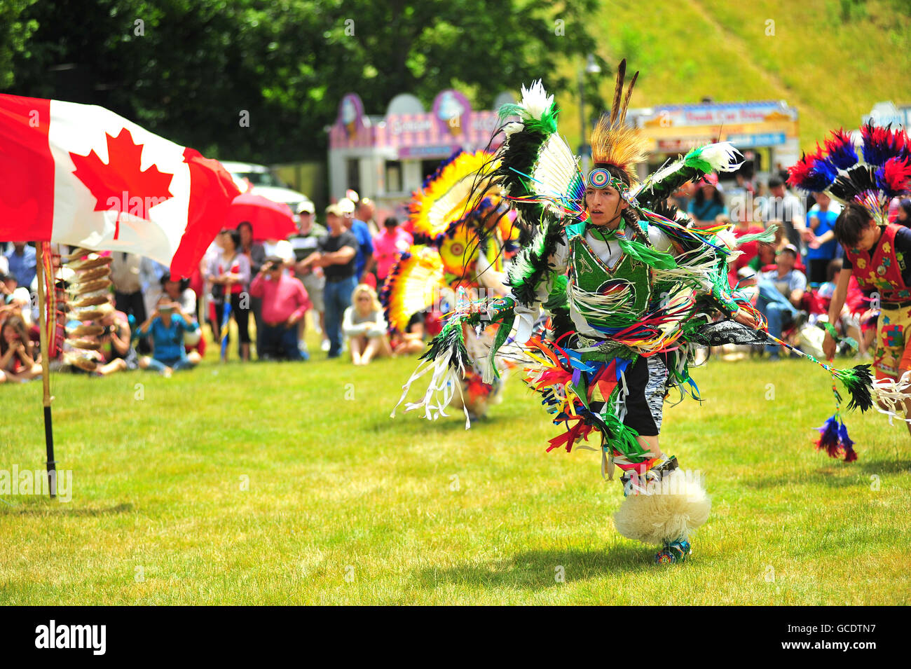 Gebürtiger Kanadier halten ein Pow Wow am Canada Day Feier in der kanadischen Stadt London, Ontario statt. Stockfoto