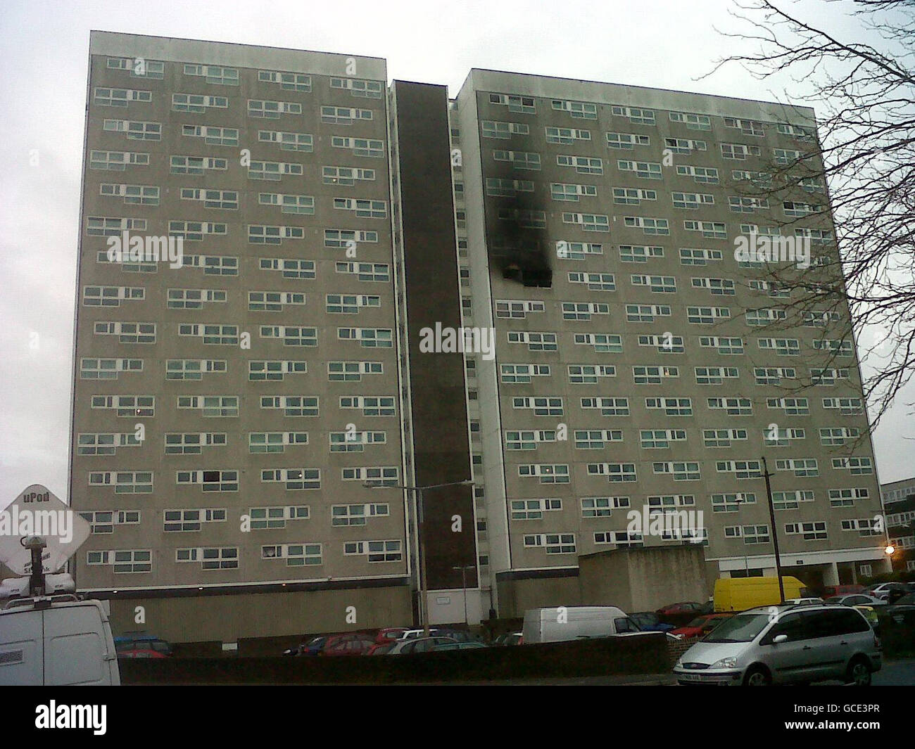 Brandschaden an der Außenseite der Shirley Towers in der Church Street, Southampton, wo zwei Feuerwehrleute bei einem Brand ums Leben kamen. Stockfoto
