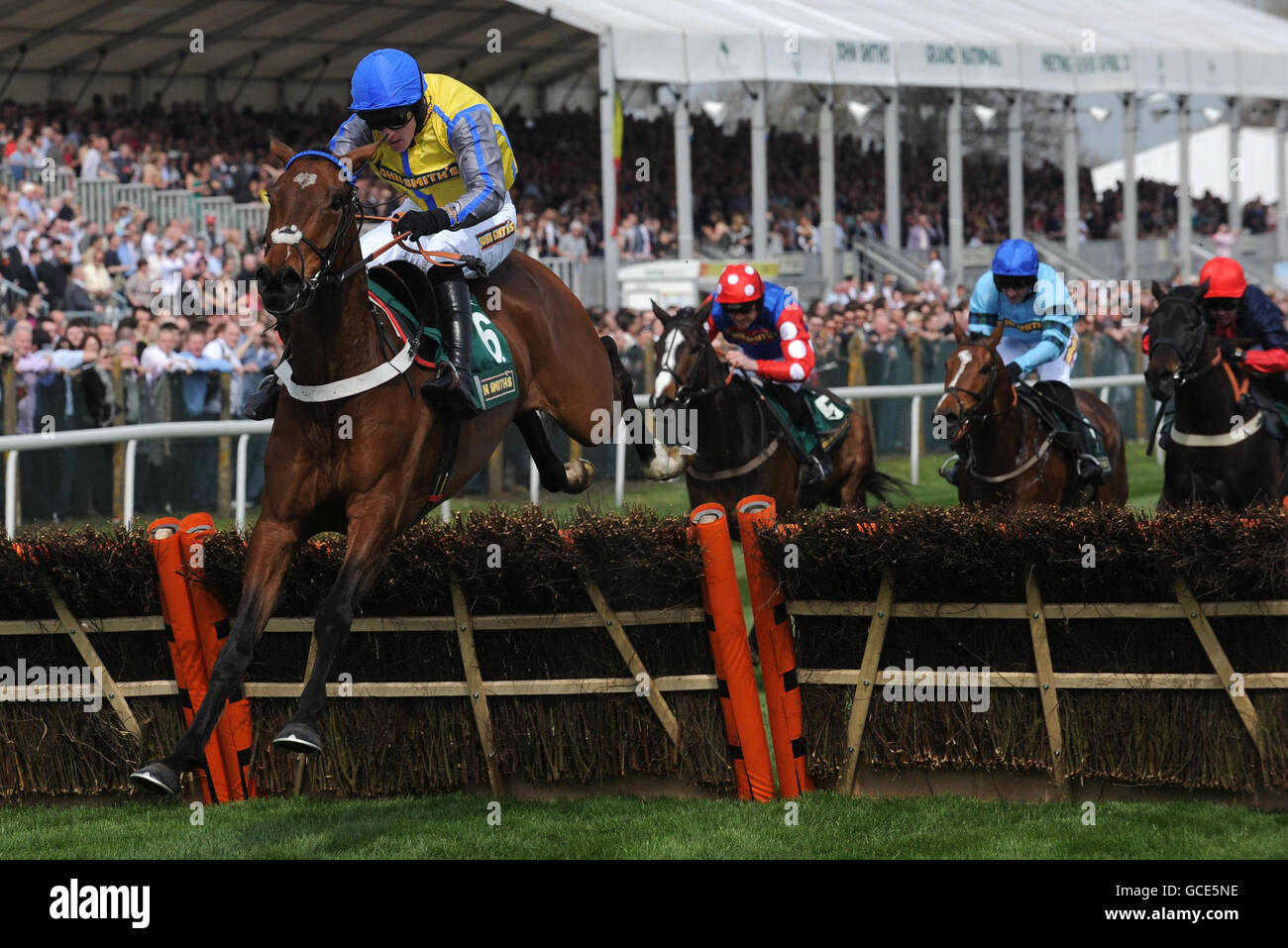 Horse Racing - 2010 John Smiths Grand National - Tag drei - Aintree Racecourse Stockfoto