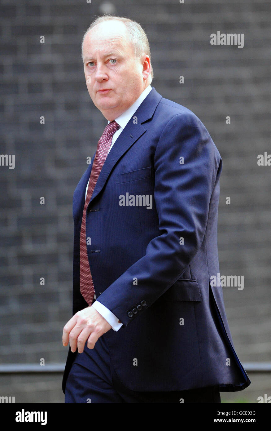 Der nordirische Sekretär Shaun Woodward kommt zu einem Cobra-Treffen in der Downing Street 10, London, in Bezug auf die aktuelle Flugverkehrskrise aufgrund des Vulkanausbruchs in Island. Stockfoto