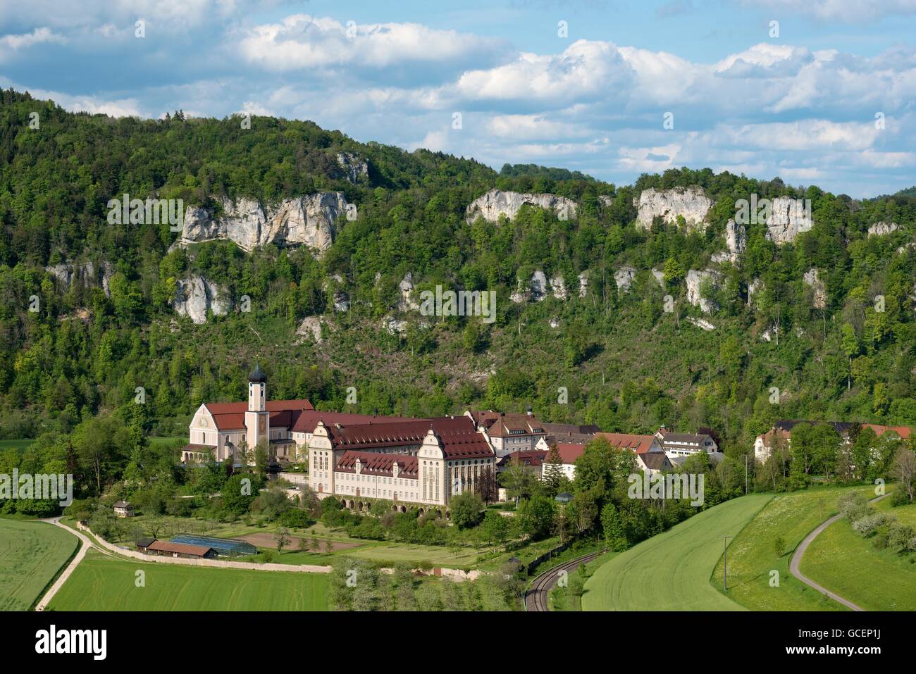 Oberen Donautal mit Beuron Archabbey, Landkreis Sigmaringen, Baden-Württemberg, Deutschland Stockfoto