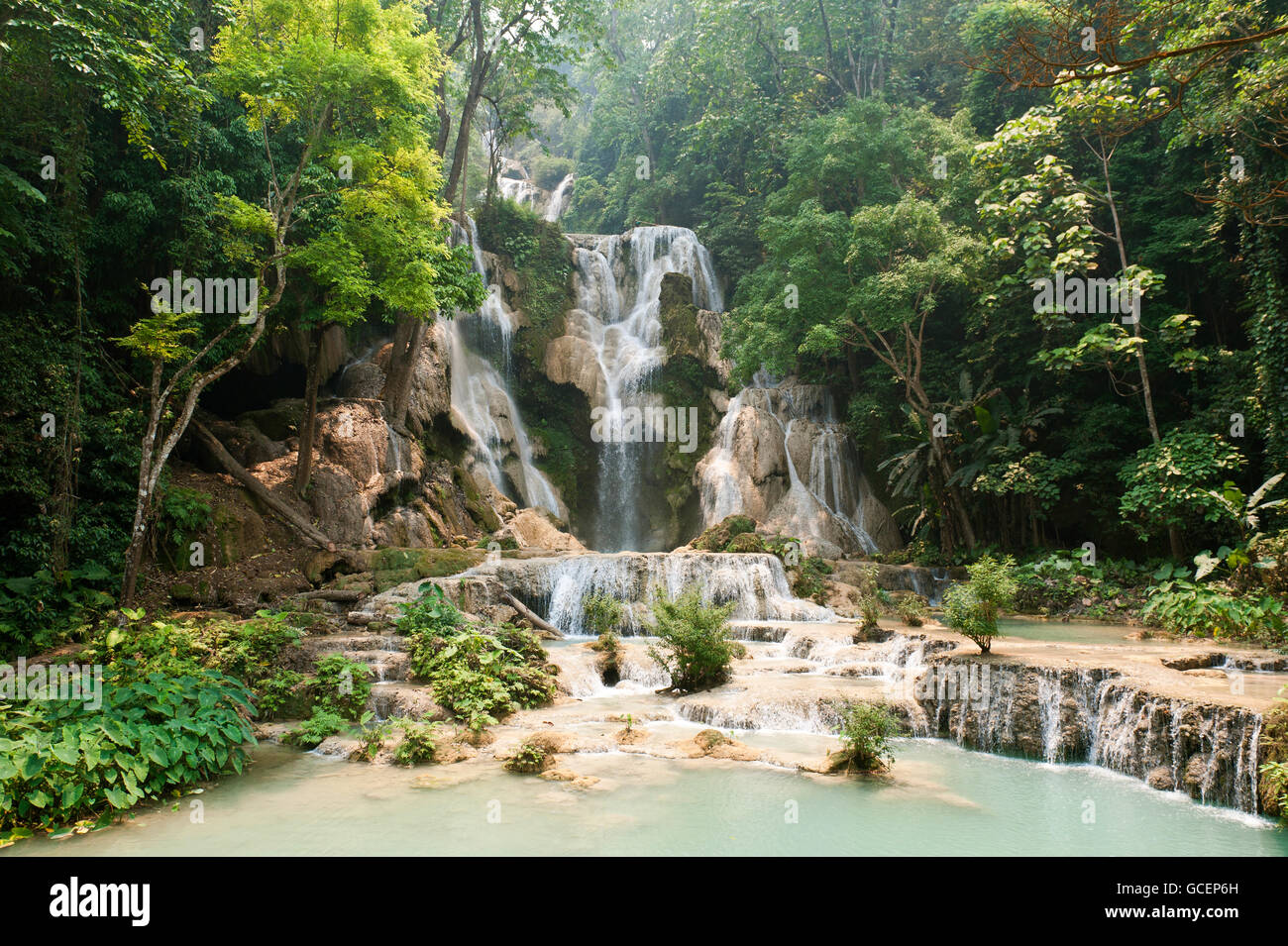 Wasserfall mit natürlichen Pools in den Dschungel, Kuang Si Waterfall, in der Nähe von Luang Prabang, Laos Stockfoto