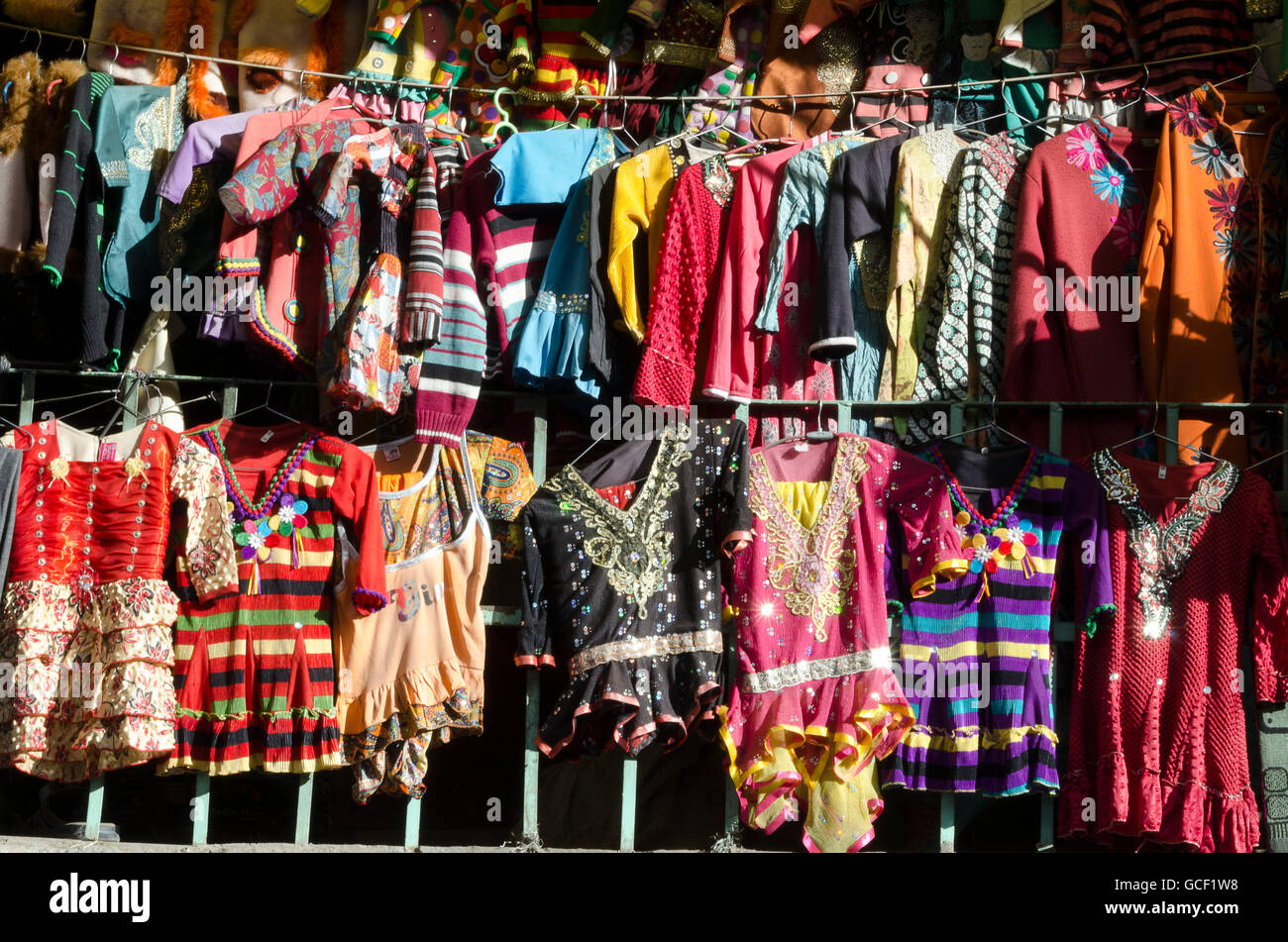 Bekleidungsgeschäft, Kargil, Leh, Srinagar Straße, Ladakh, Jammu und Kaschmir, Indien Stockfoto