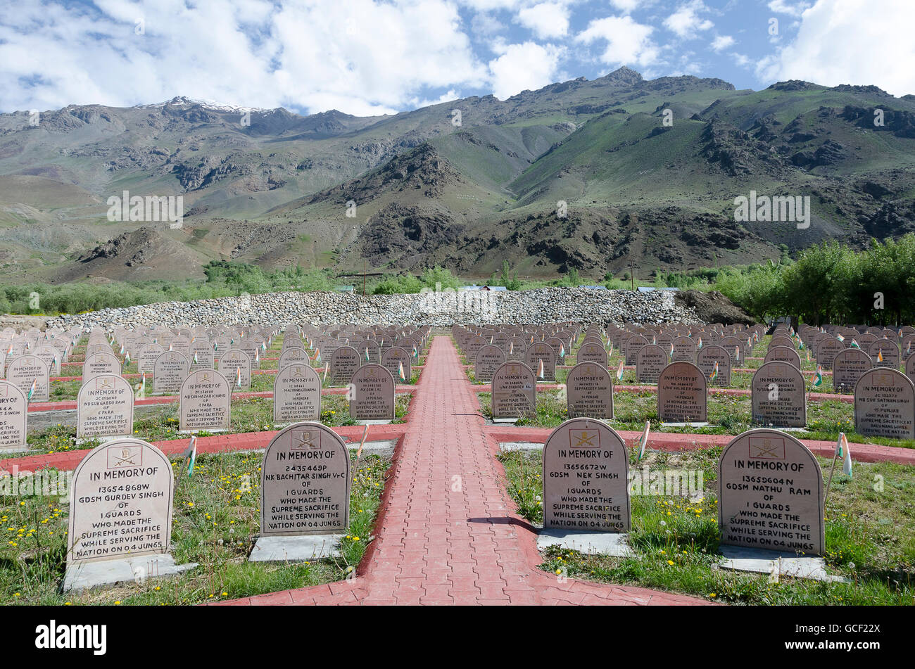 Gräber in Kargil Krieg-Denkmal, Bimbat, Leh, Srinagar Straße, Ladakh, Jammu und Kaschmir, Indien Stockfoto