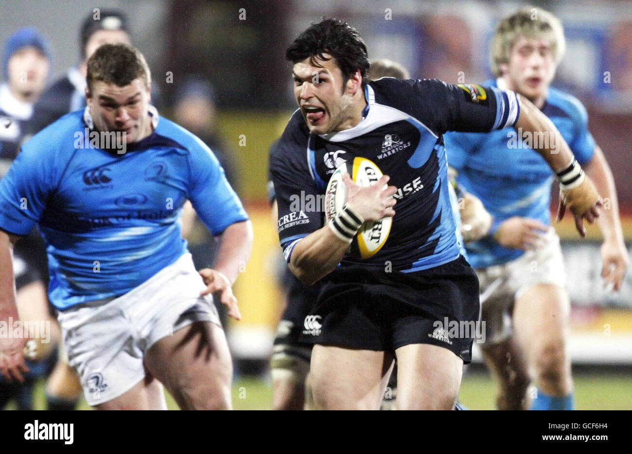 Rugby Union - Magners League - Glasgow Warriors / Leinster - Firhill Arena. Rob Dewey aus Glasgow kann beim Spiel der Magners League in der Firhill Arena, Glasgow, einen Versuch machen. Stockfoto