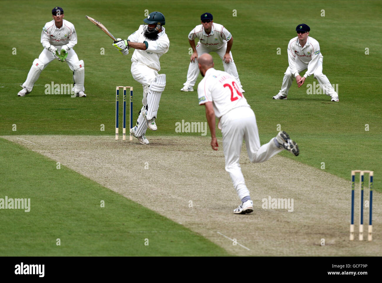 Cricket - Liverpool Victoria County Championship - Division Two - Day One - Worcestershire / Glamorgan - New Road. Moeen Ali von Worcestershire schlägt während des LV County Championship, Division Two Matches in New Road, Worcester. Stockfoto