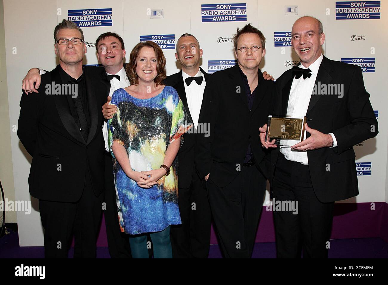 Radio Five Live mit dem UK Station of the Year Award bei den Sony Radio Academy Awards 2010 im Grosvenor House Hotel, London Stockfoto