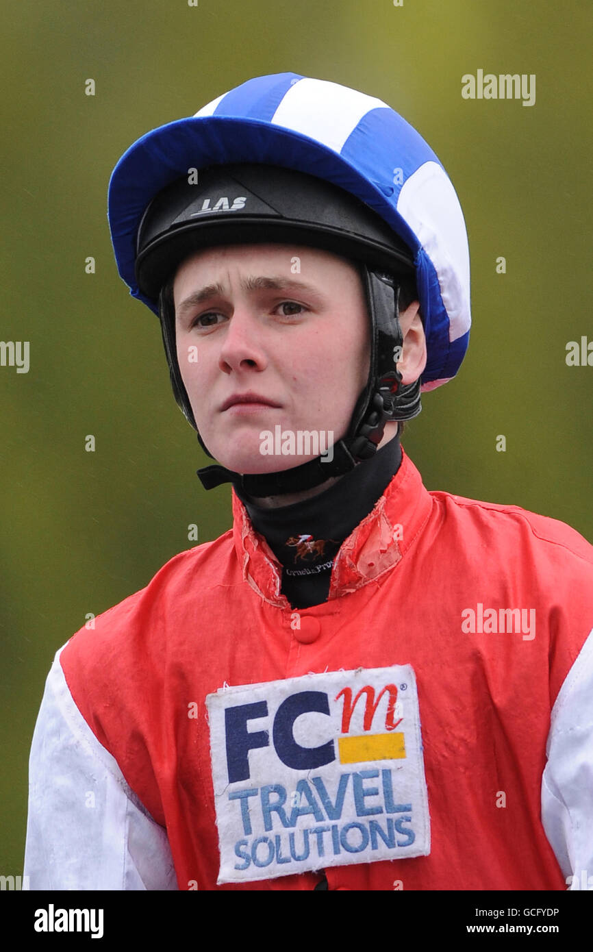 Pferderennen - Rennbahn Lingfield. John Fahy, Jockey Stockfoto