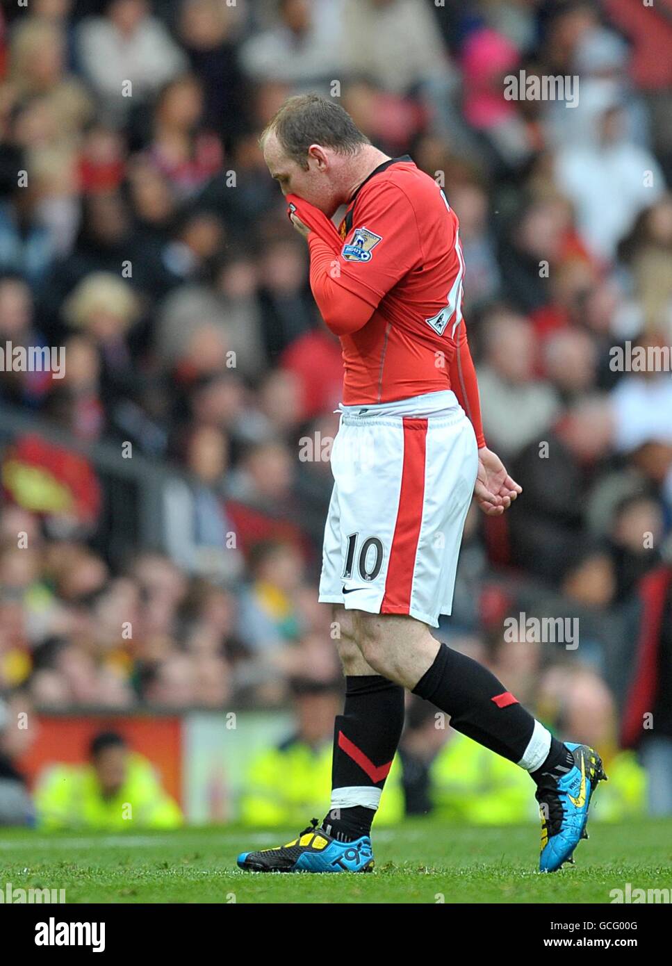 Fußball - Barclays Premier League - Manchester United / Stoke City - Old Trafford. Wayne Rooney von Manchester United verlässt das Spielfeld mit einer Leistenverletzung Stockfoto