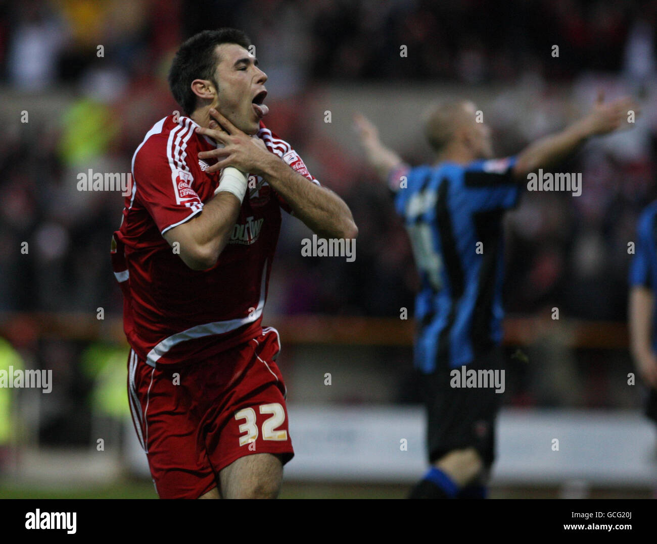 Charlie Austin von Swindon Town feiert das Tor zum Auftakt während des Play Off der League One, des Halbfinales und des ersten Beins auf dem County Ground, Swindon. Stockfoto